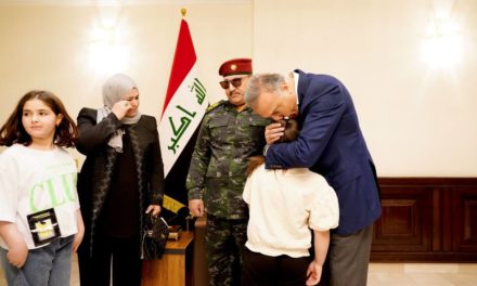 بعد تصدية لسيارة مفخخة …الكاظمي يستقبل اللواء الجريح قاسم العنكبي في مكتبه