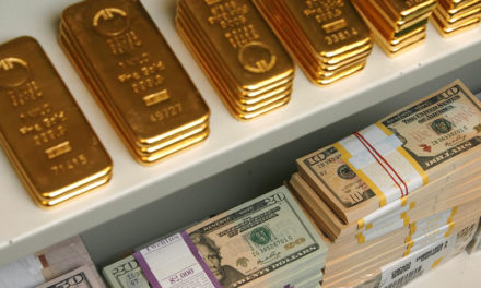 أسعار الذهب ترتفع مع تراجع الدولار