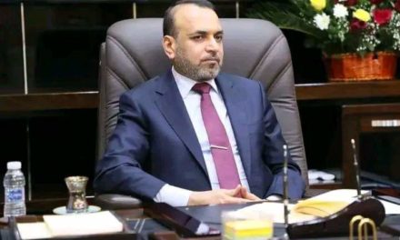 وزير العمل يعلن استرداد مبالغ الاعانة الاجتماعية لأكثر من 13 الف اسرة