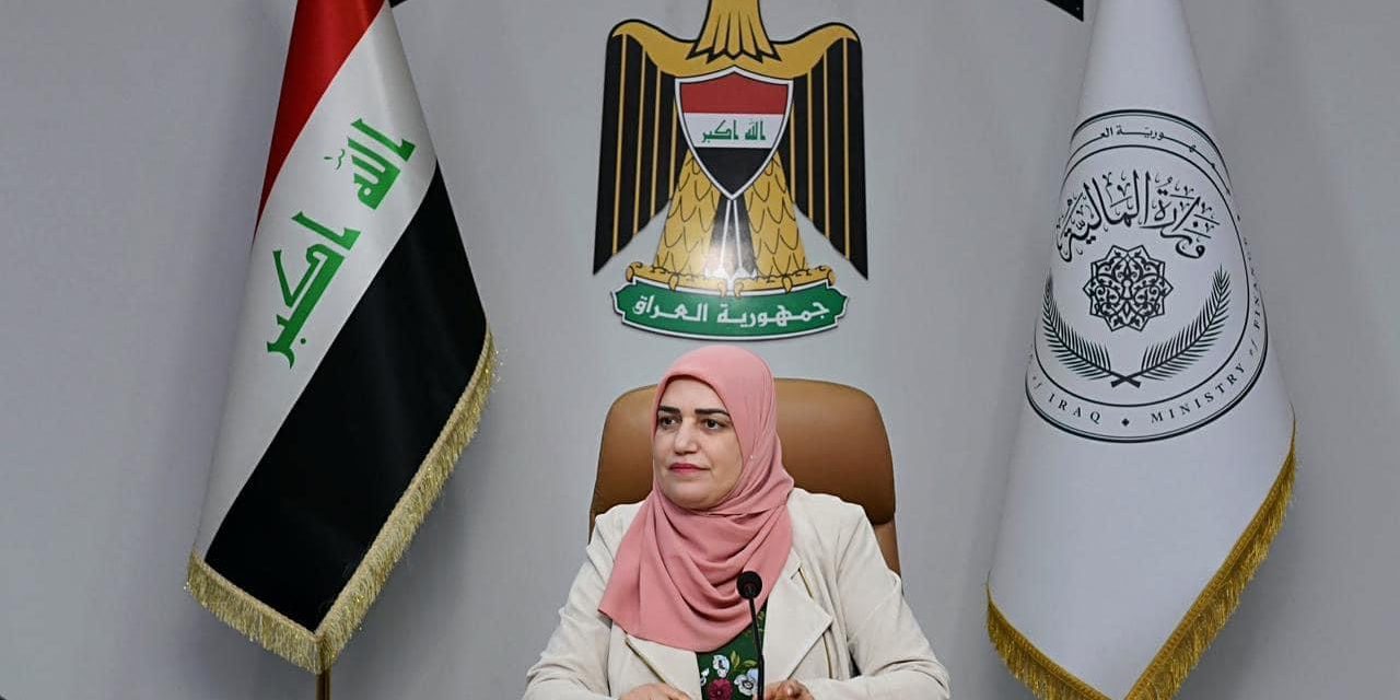 توجيه من وزيرة المالية بشأن منافذ صرف الدولار للمواطنين